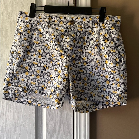 Old Navy Floral Print Women Shorts - Black, White, Yellow - Picture 2 of 5